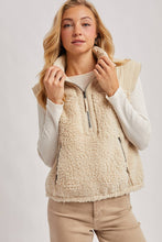 Load image into Gallery viewer, SHERPA CONTRAST HIGH STAND COLLAR VEST