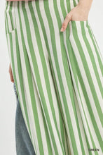 Load image into Gallery viewer, Vertical Lines Cropped Pants