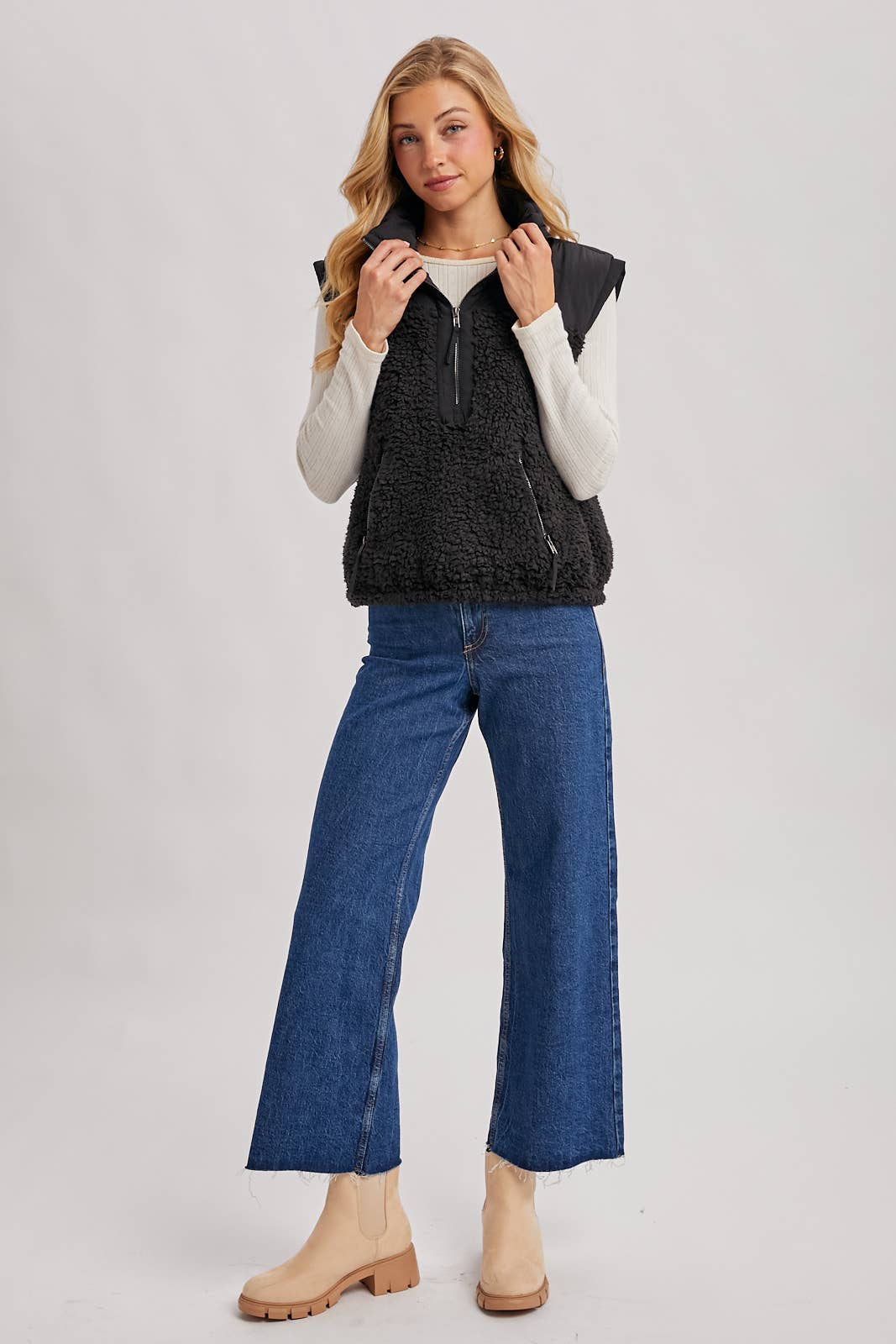 SHERPA CONTRAST HIGH STAND COLLAR VEST