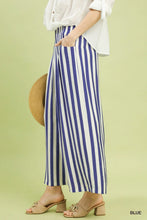 Load image into Gallery viewer, Vertical Lines Cropped Pants

