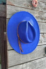 Load image into Gallery viewer, Wide Brim Felt Hat w/Braided Rope Band
