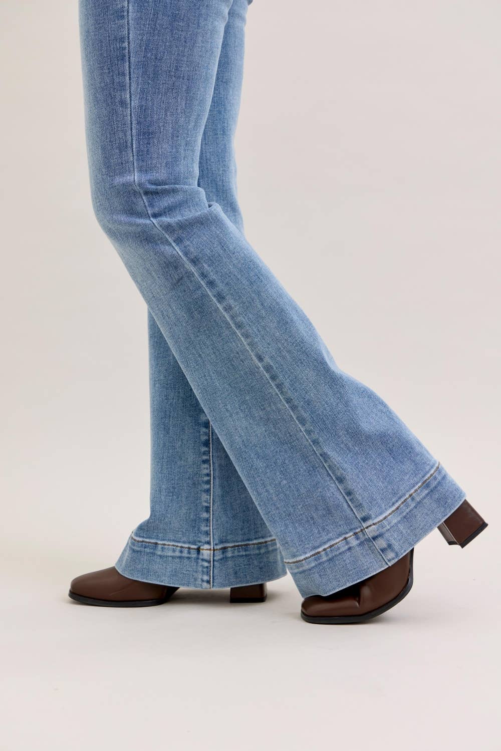 JUDY BLUE Mid Rise Flare