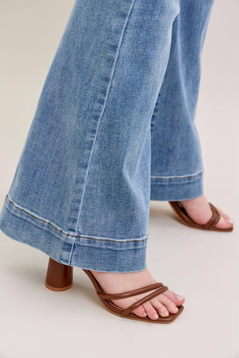 JUDY BLUE Mid Rise Flare - PLUS