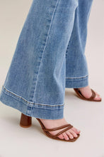 Load image into Gallery viewer, JUDY BLUE Mid Rise Flare - PLUS
