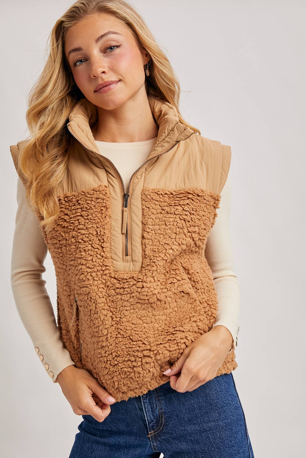 SHERPA CONTRAST HIGH STAND COLLAR VEST