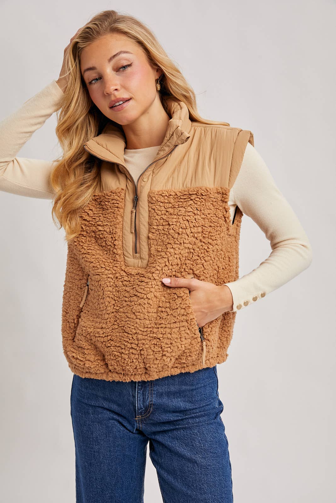 SHERPA CONTRAST HIGH STAND COLLAR VEST