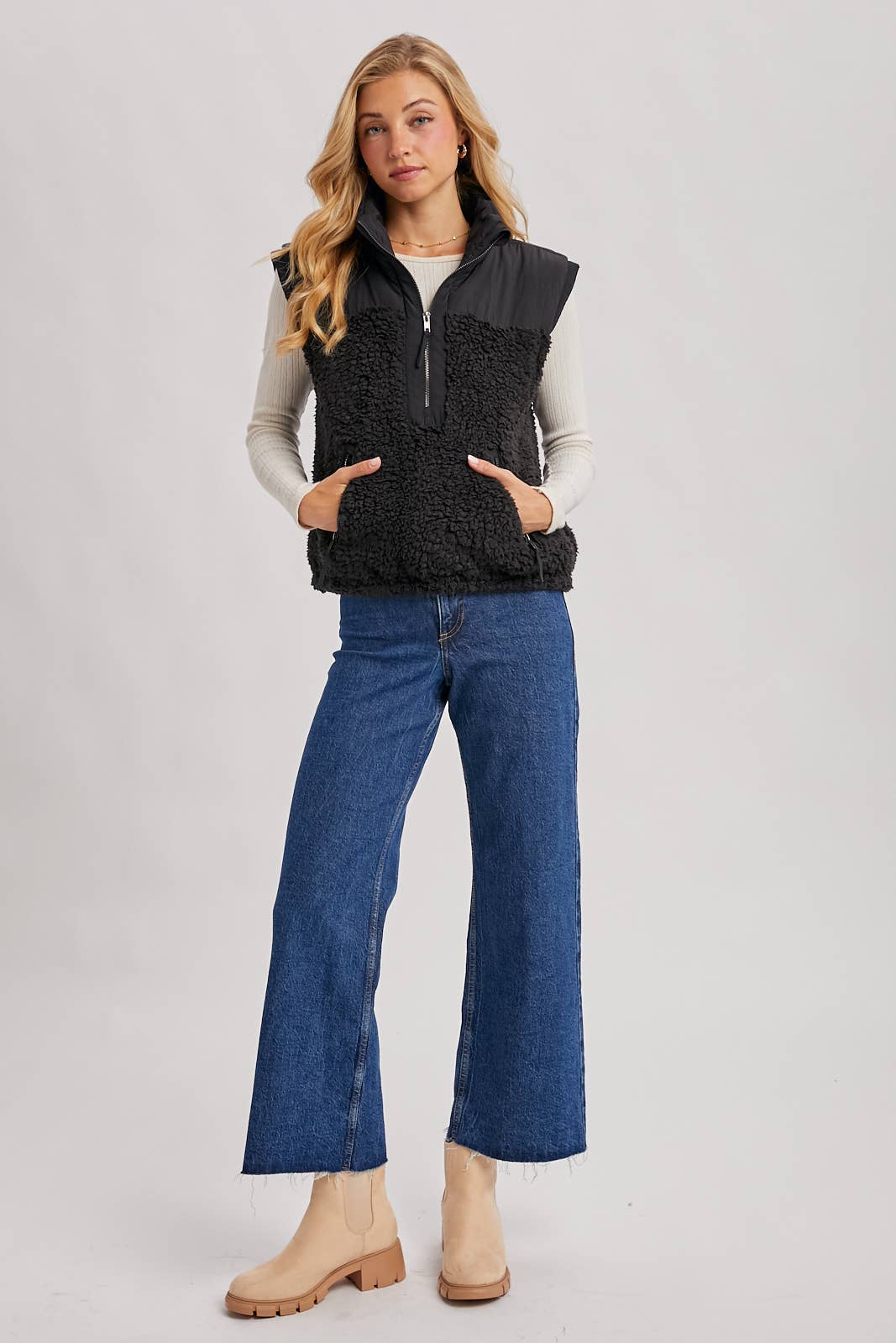 SHERPA CONTRAST HIGH STAND COLLAR VEST