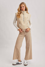 Load image into Gallery viewer, SHERPA CONTRAST HIGH STAND COLLAR VEST
