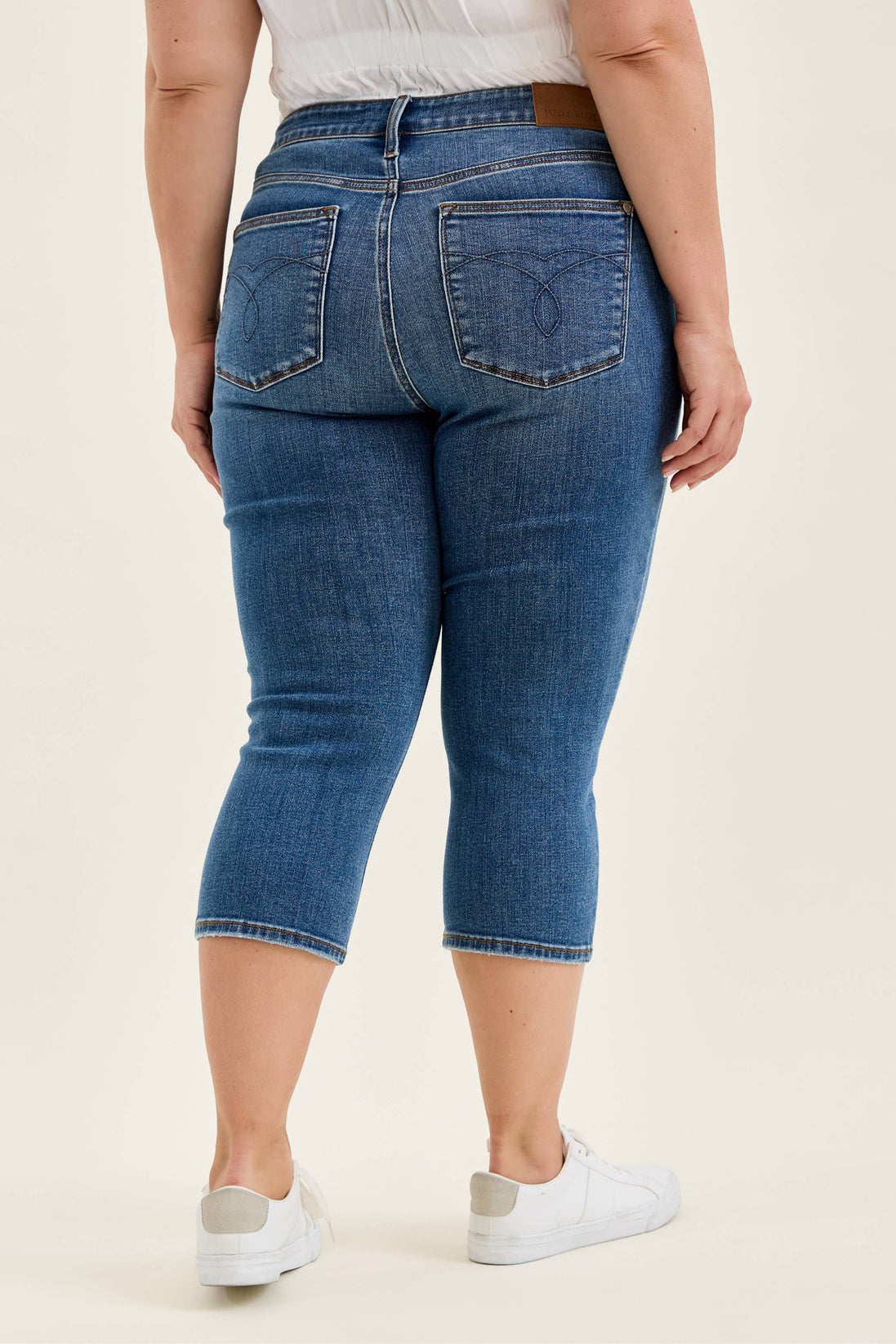 JUDY BLUE MidRise Capri - PLUS