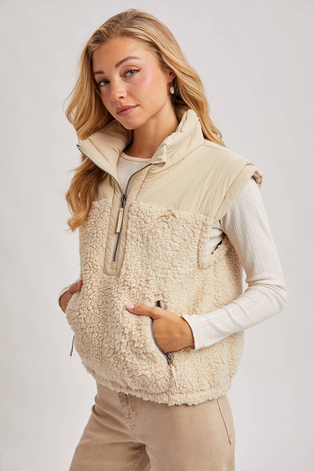 SHERPA CONTRAST HIGH STAND COLLAR VEST