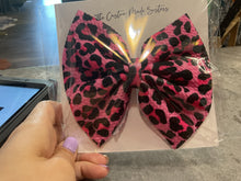 Load image into Gallery viewer, Hair Bows - 5in
