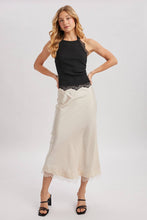 Load image into Gallery viewer, TEXTURED LACE TRIMMED HALTER TOP
