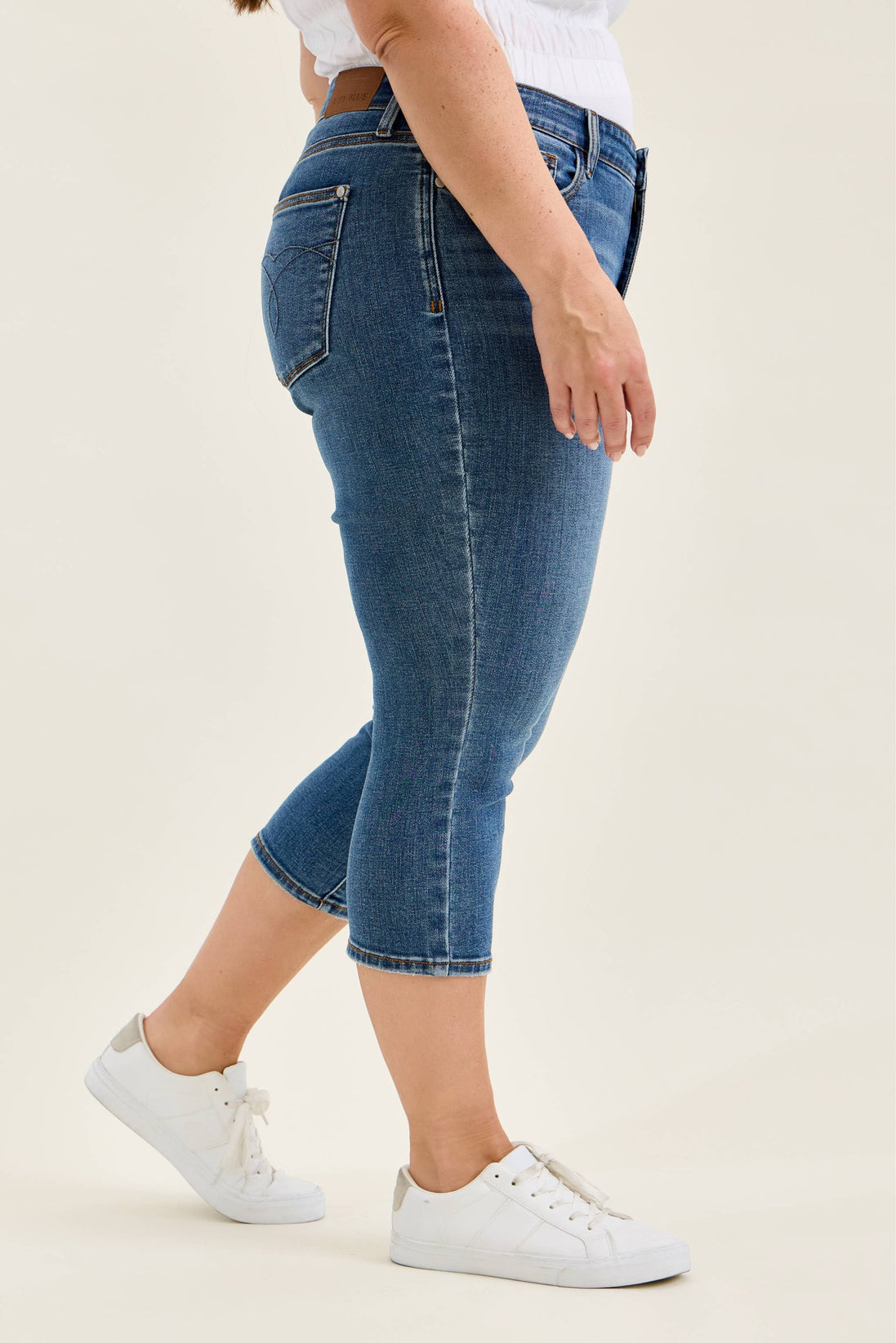 JUDY BLUE MidRise Capri - PLUS