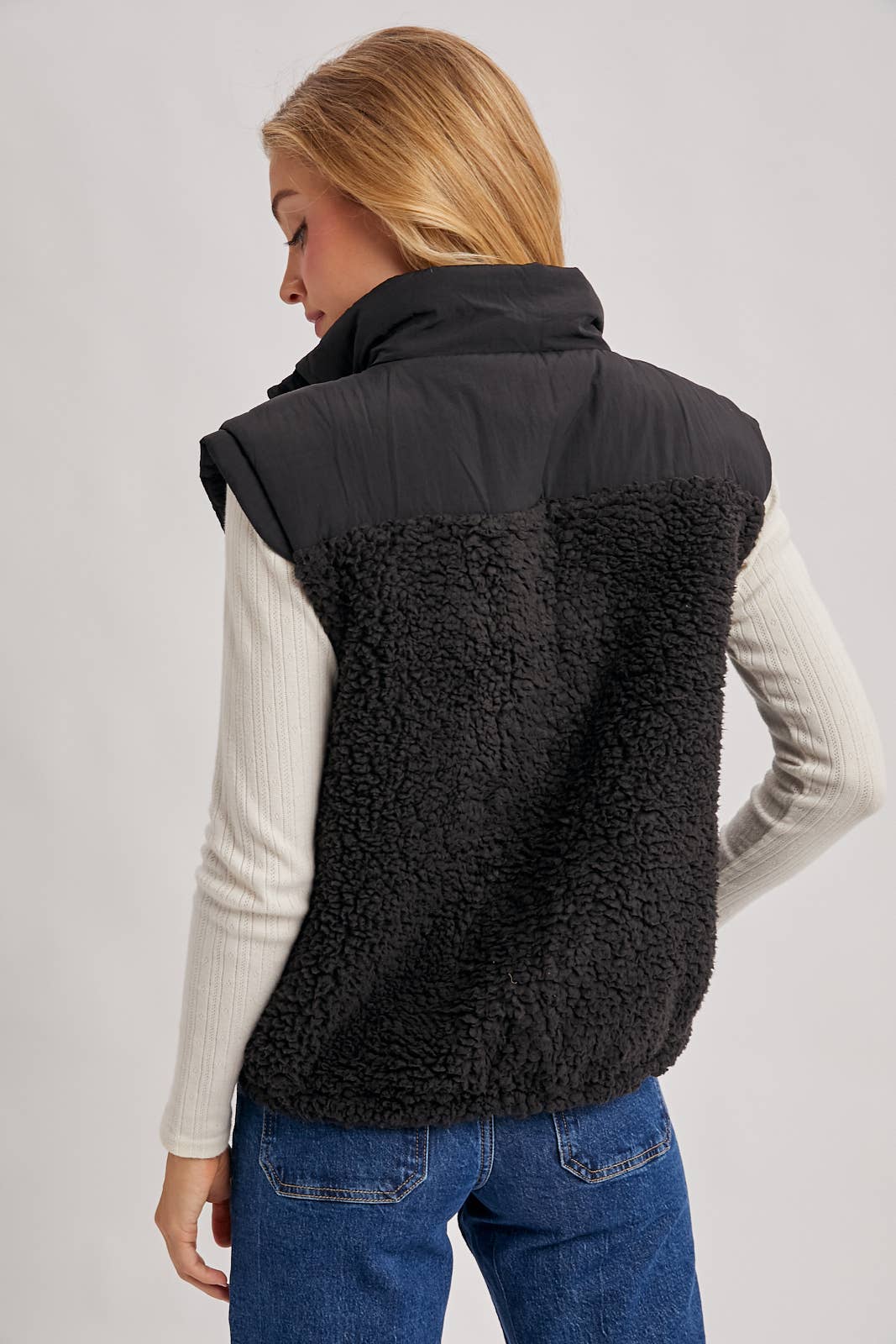 SHERPA CONTRAST HIGH STAND COLLAR VEST