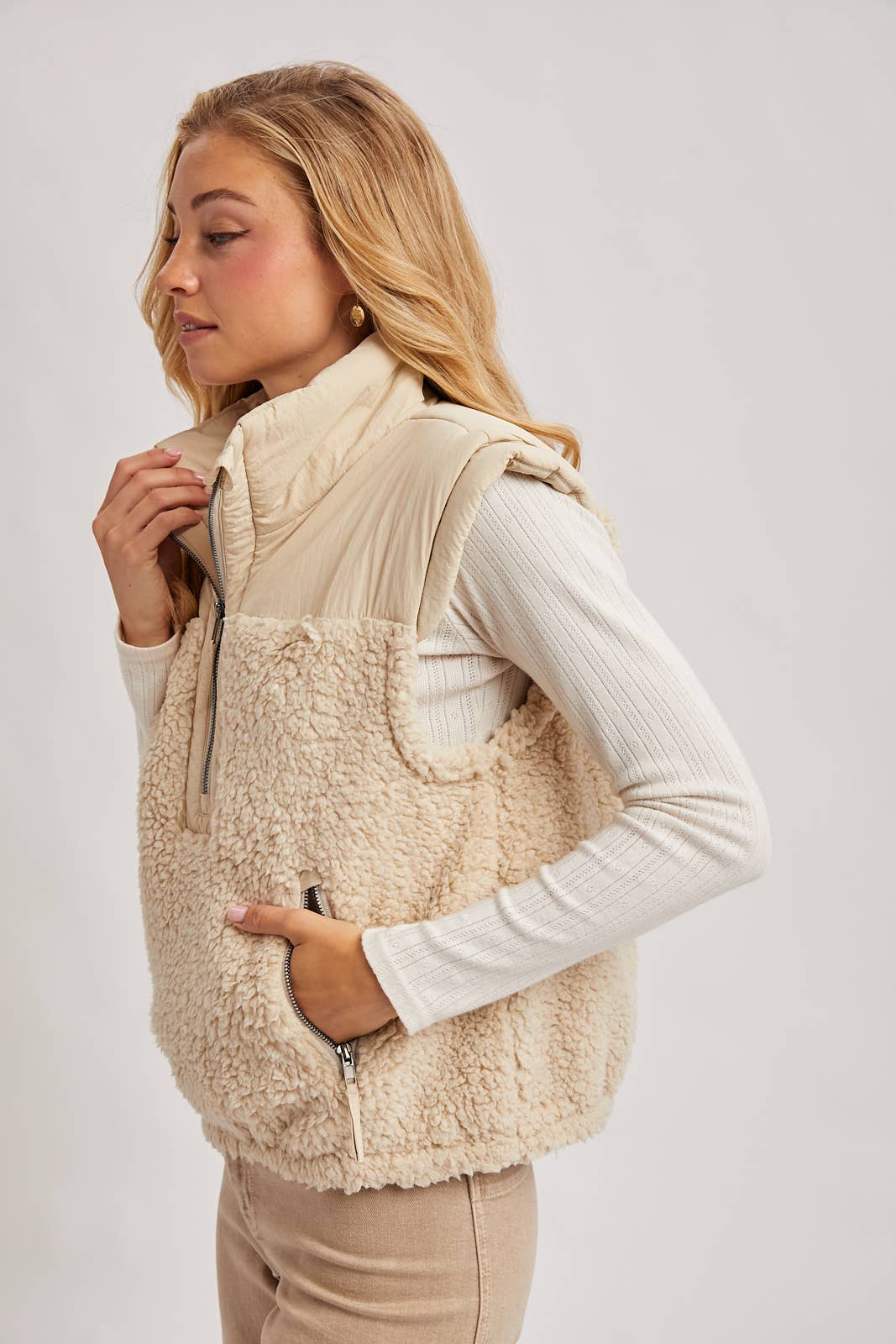 SHERPA CONTRAST HIGH STAND COLLAR VEST