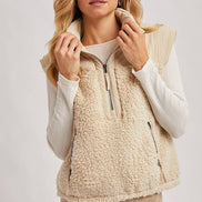 SHERPA CONTRAST HIGH STAND COLLAR VEST