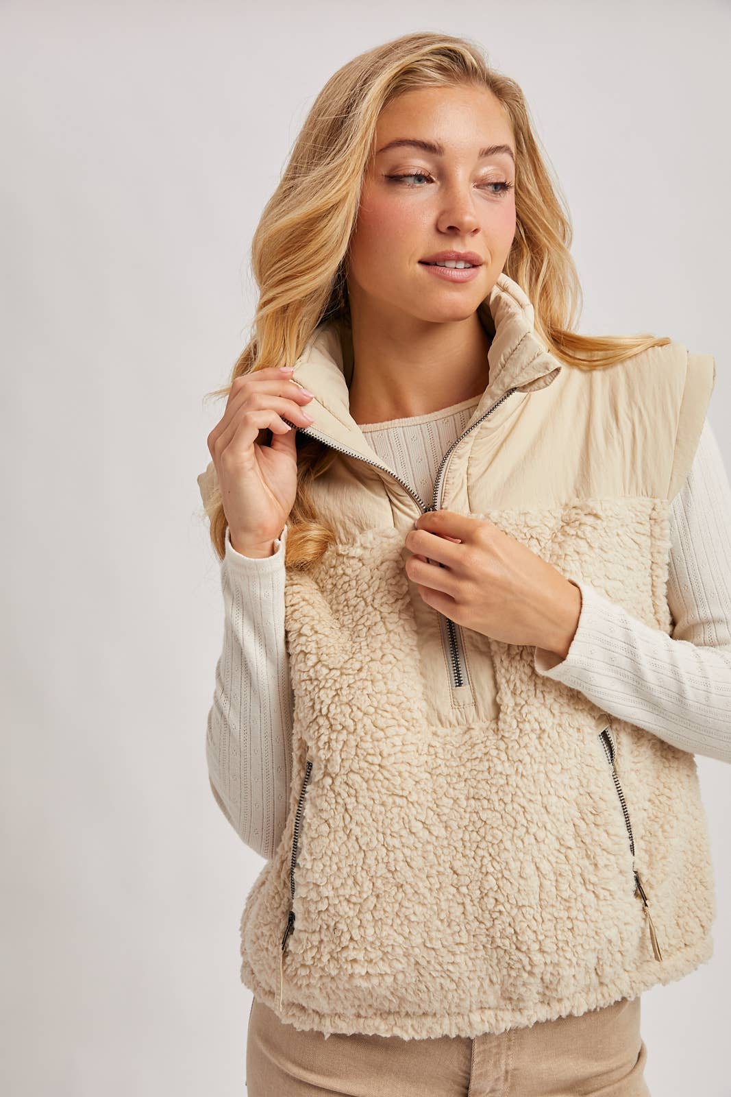 SHERPA CONTRAST HIGH STAND COLLAR VEST