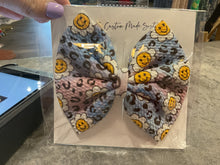 Load image into Gallery viewer, Hair Bows - 5in
