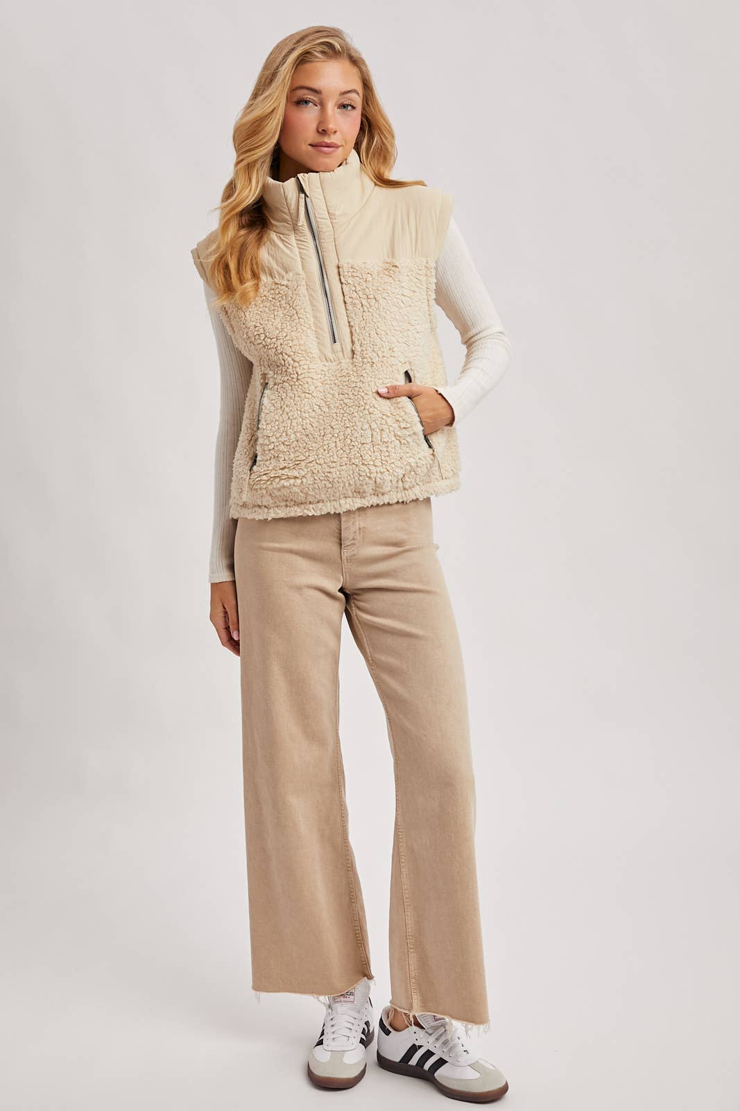 SHERPA CONTRAST HIGH STAND COLLAR VEST
