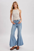 Load image into Gallery viewer, TEXTURED LACE TRIMMED HALTER TOP
