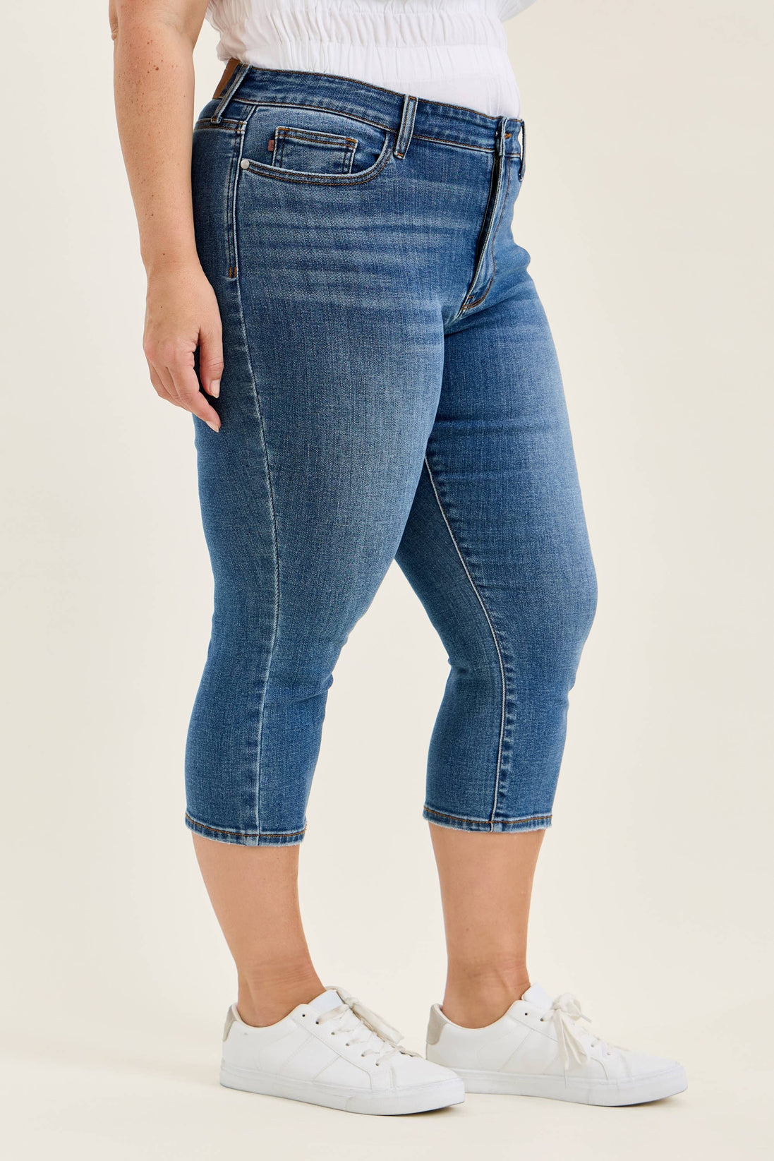 JUDY BLUE MidRise Capri - PLUS