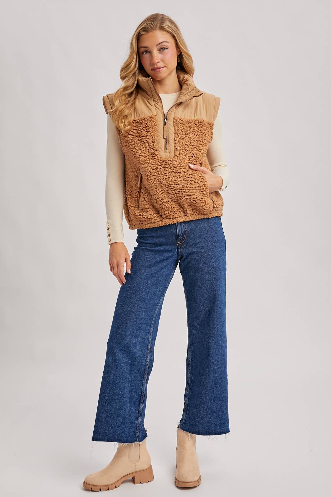 SHERPA CONTRAST HIGH STAND COLLAR VEST