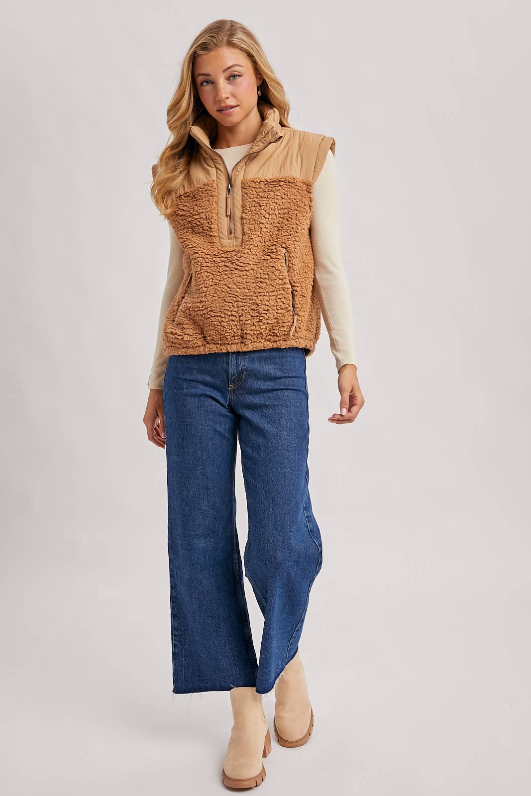 SHERPA CONTRAST HIGH STAND COLLAR VEST