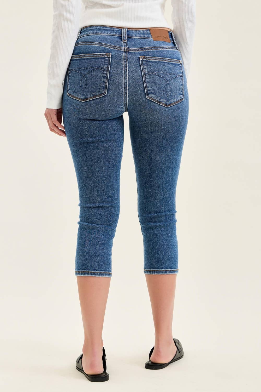 JUDY BLUE Mid Rise Capri