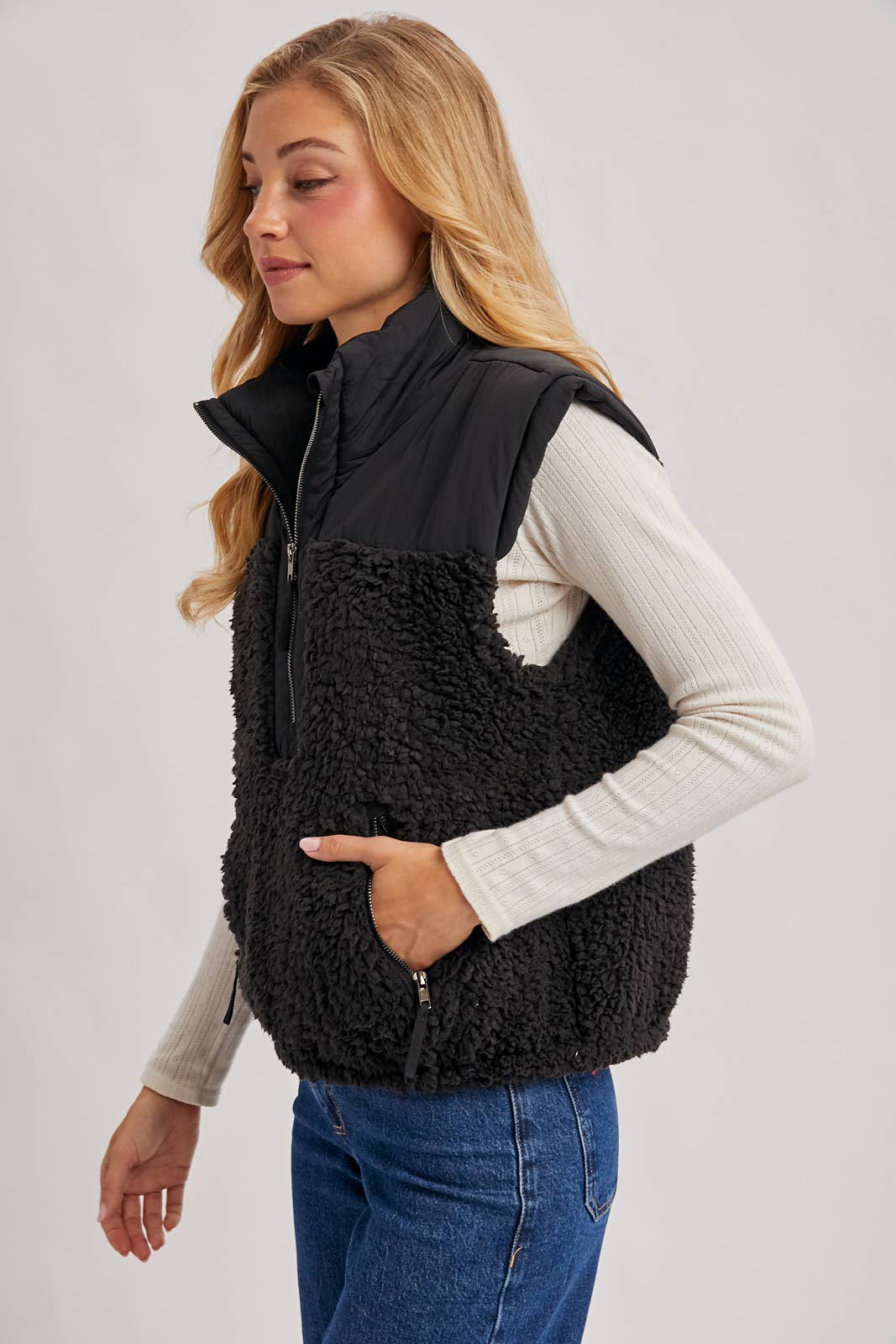 SHERPA CONTRAST HIGH STAND COLLAR VEST