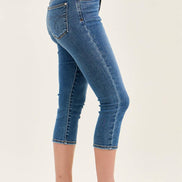 JUDY BLUE Mid Rise Capri
