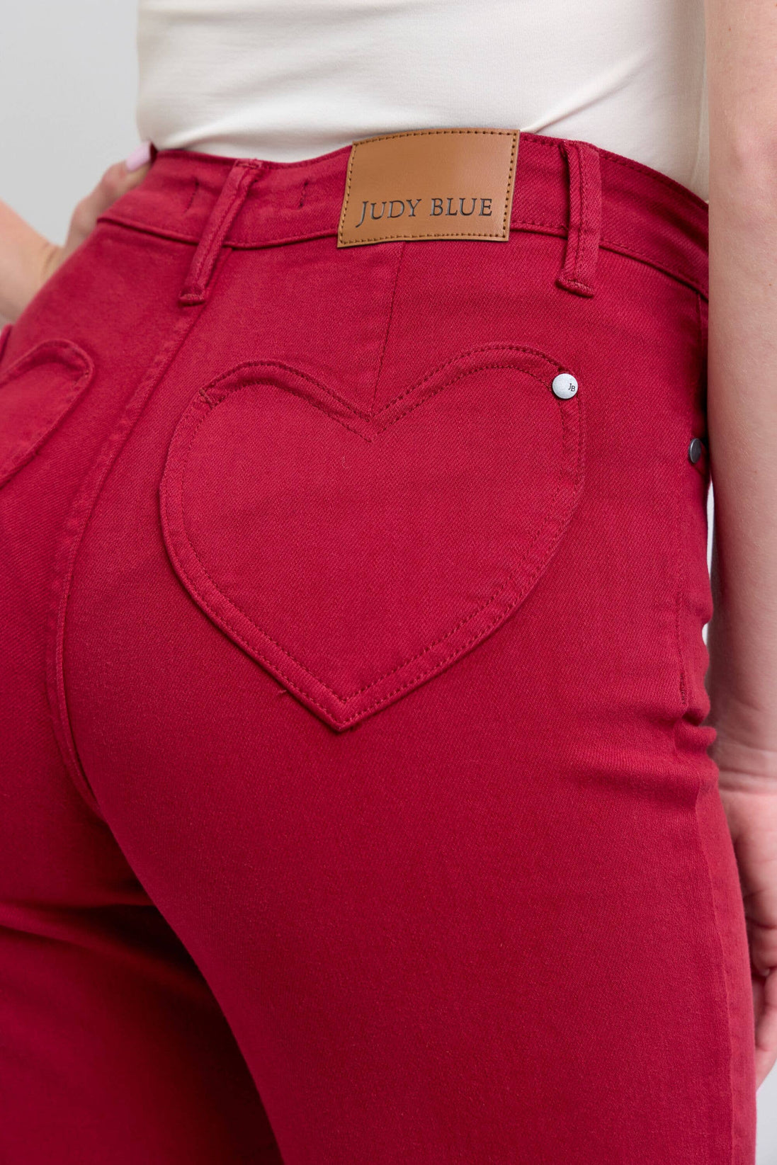 JUDY BLUE Heart Shaped Back Pockets High Waisted 90's Straight