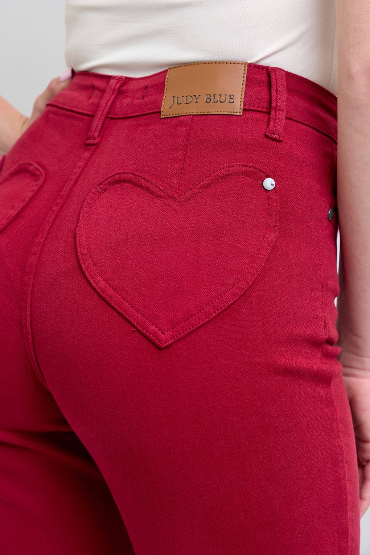 JUDY BLUE Heart Shaped Back Pockets High Waisted 90's Straight